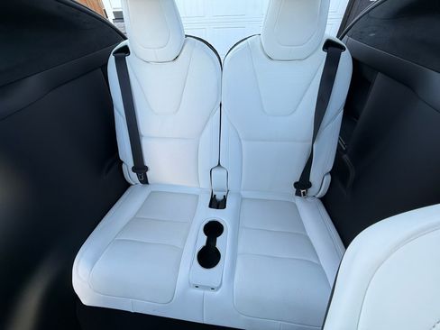 Used 2022 Tesla Model X Plaid image 23