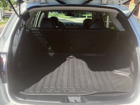 Used 2016 Subaru Outback 3.6R Limited AWD/4WD image 24