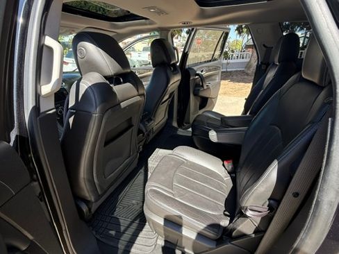 Used 2014 Buick Enclave Premium image 17