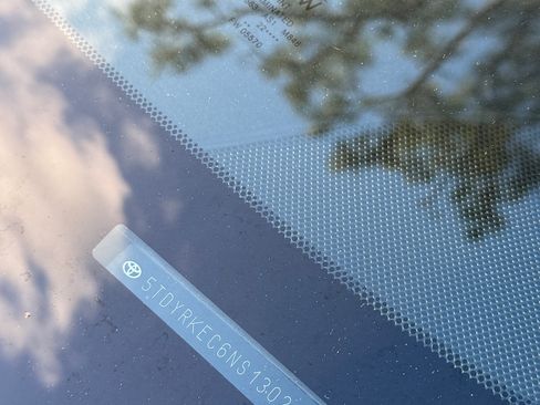 Used 2022 Toyota Sienna XLE image 18