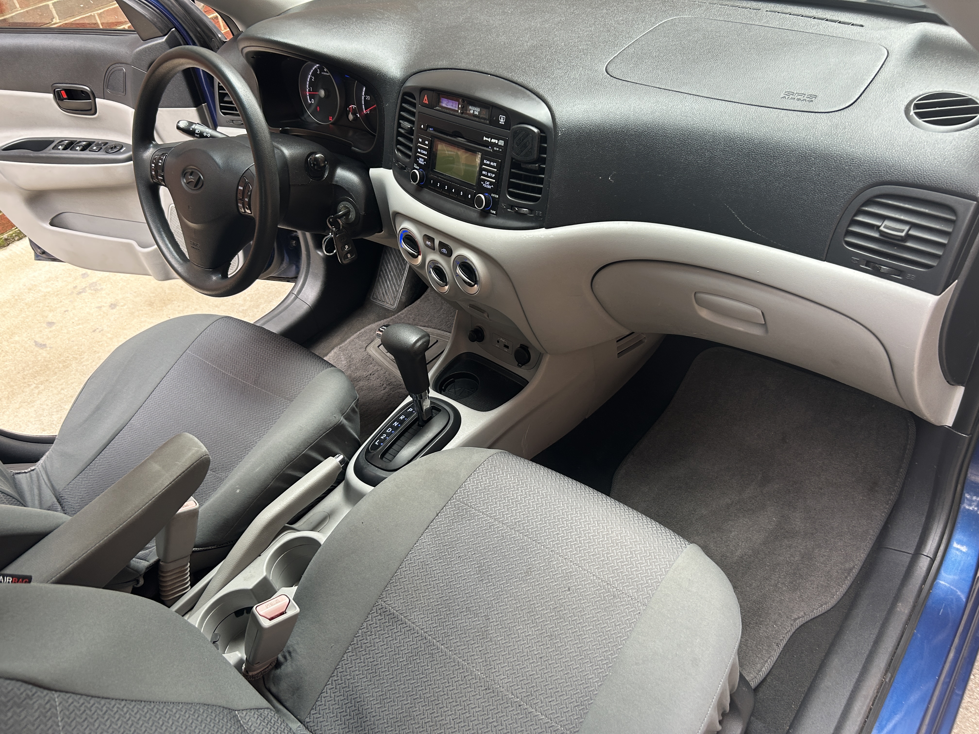 Used 2011 Hyundai Accent GLS w/ Premium Pkg 4 FWD image 8