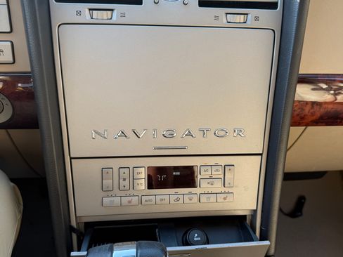Used 2006 Lincoln Navigator Luxury AWD/4WD image 15