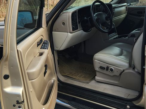 Used 2005 Chevrolet Avalanche Z71 w/ Sun And Sound Package image 11