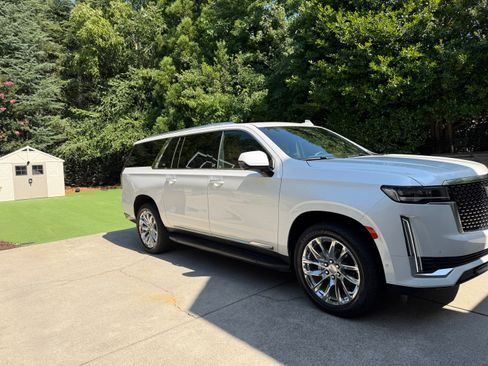 Used 2021 Cadillac Escalade ESV Premium Luxury w/ LPO, Illumination Package AWD/4WD image 1