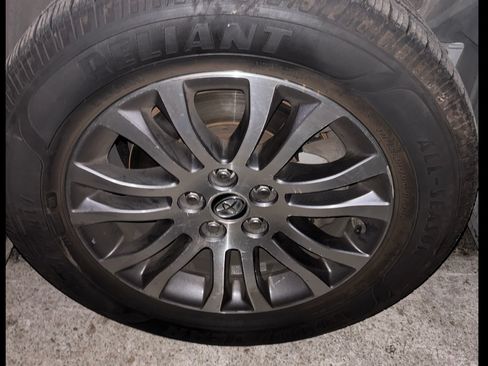 Used 2020 Toyota Sienna XLE Premium w/ Carpet Mat Package image 20