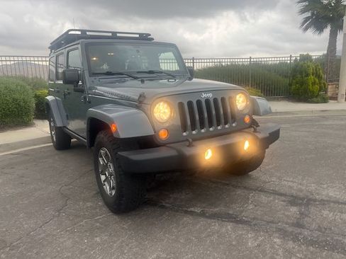 Used 2015 Jeep Wrangler Unlimited Rubicon w/ Connectivity Group image 6