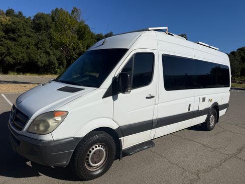 Used 2011 Mercedes-Benz Sprinter 2500 image 12