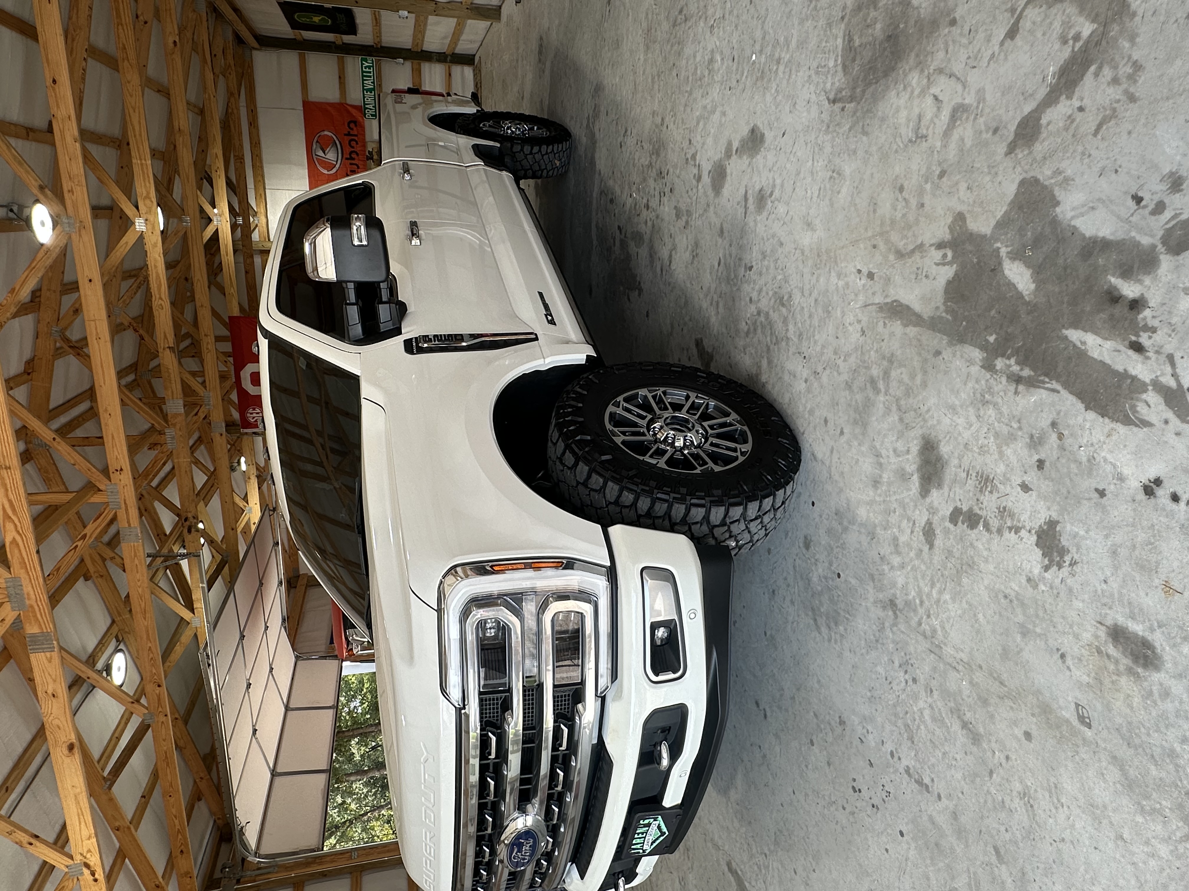 Used 2024 Ford F250 Platinum w/ FX4 Off-Road Package AWD/4WD image 4