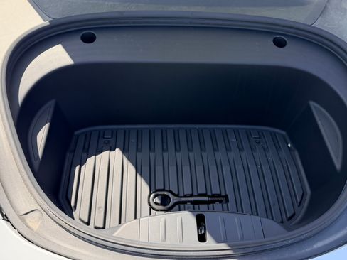 Used 2023 Tesla Model 3 Standard Range RWD image 9
