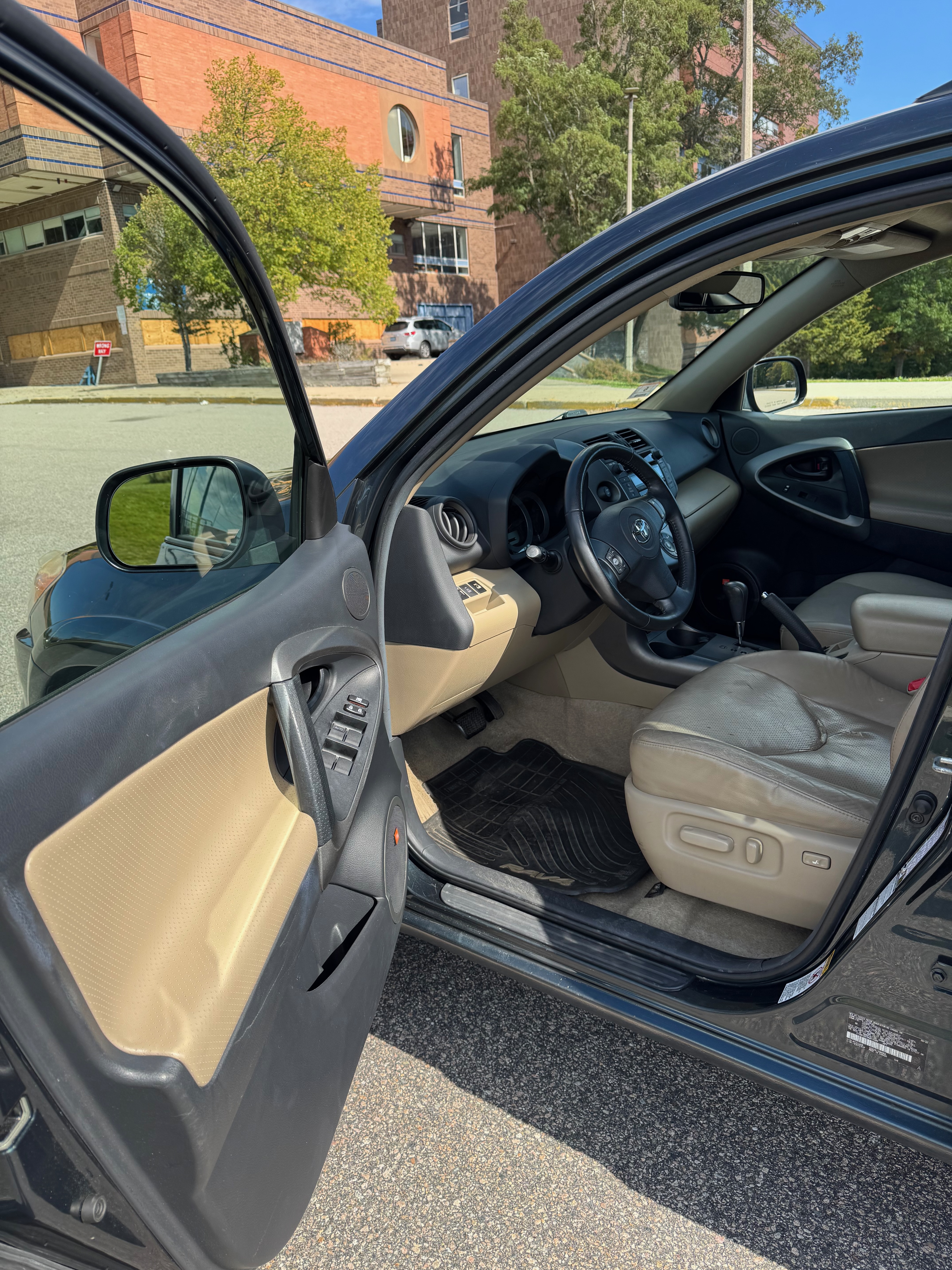 Used 2010 Toyota RAV4 Limited AWD/4WD image 12