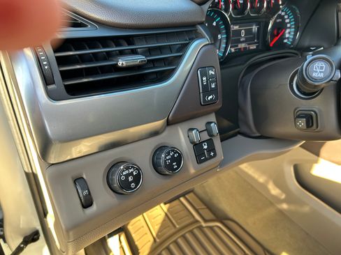 Used 2015 Chevrolet Suburban LTZ image 12