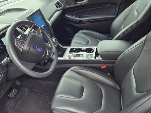 Used 2021 Ford Edge Titanium w/ Class II Trailer Tow Package AWD/4WD image 8