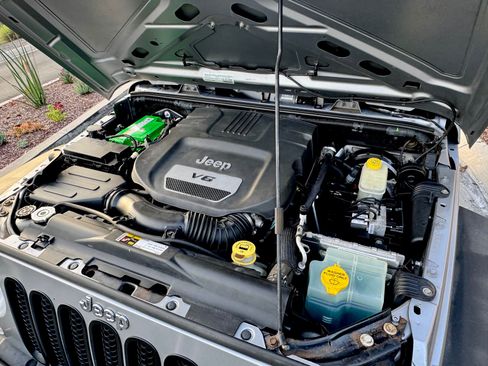 Used 2015 Jeep Wrangler Sport image 17