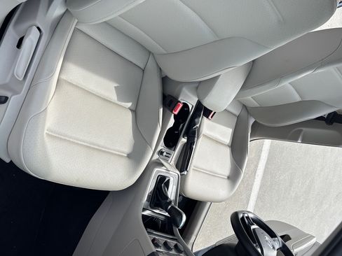 Used 2017 Volkswagen Golf Wolfsburg Edition image 21