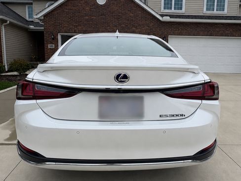 Used 2020 Lexus ES 300h w/ Premium Package FWD image 9