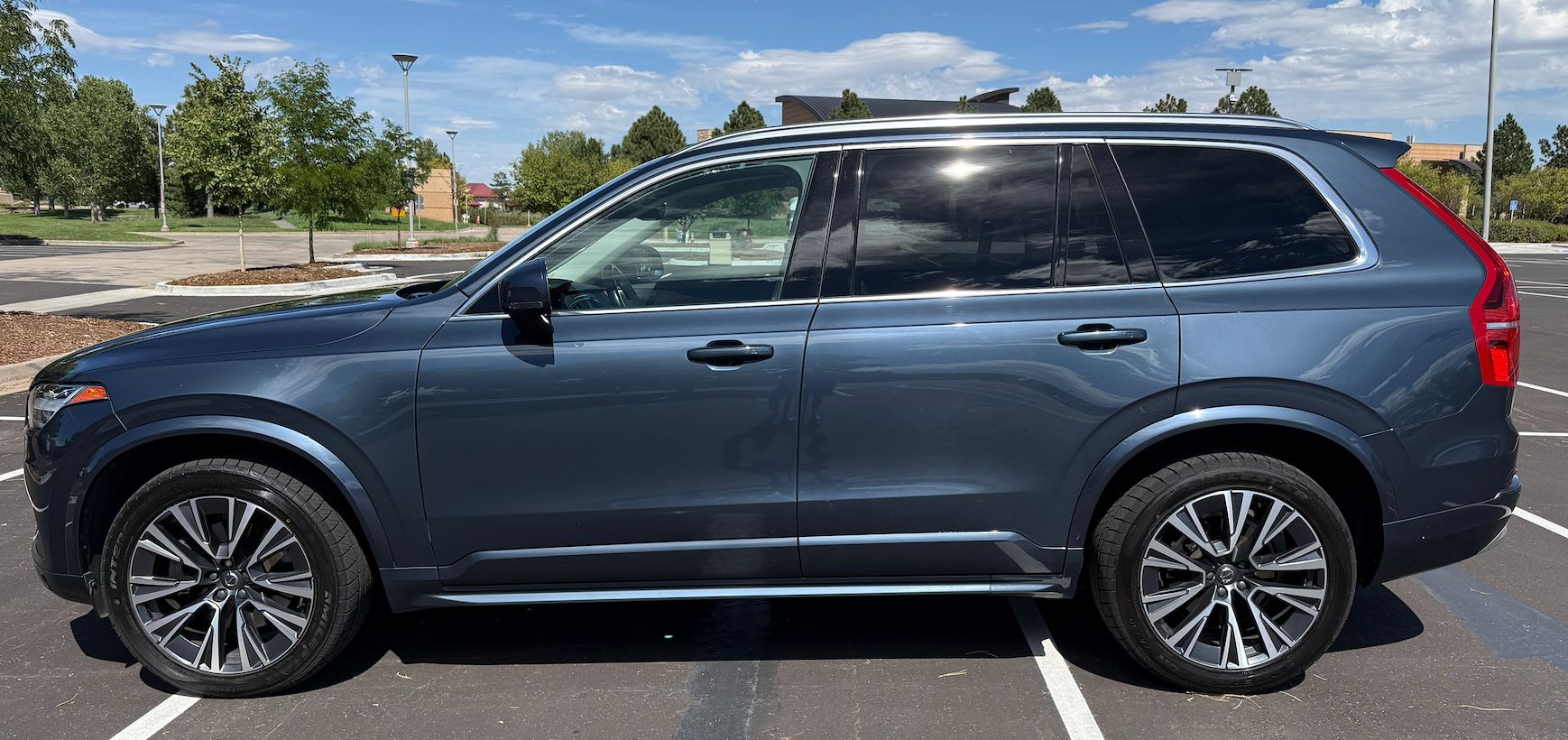 Used 2022 Volvo XC90 T6 Momentum w/ Advanced Package AWD/4WD image 2