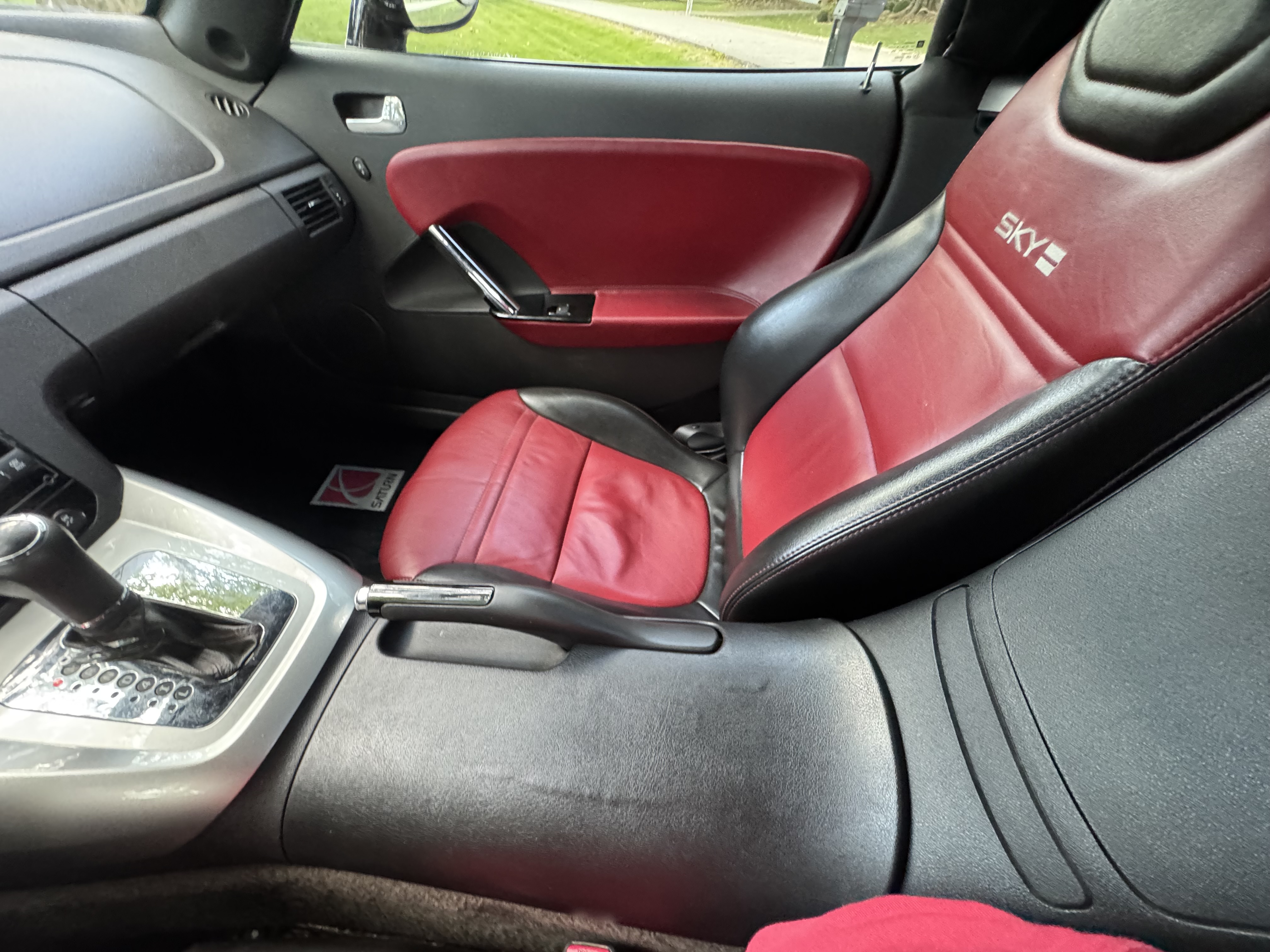 Used 2009 Saturn Sky Red Line RWD image 1