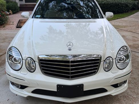 Used 2009 Mercedes-Benz E 550 Sedan image 28