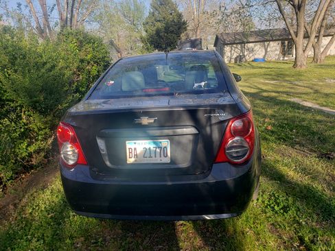 Used 2014 Chevrolet Sonic LS image 2