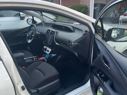 Used 2017 Toyota Prius Prime Plus image 2