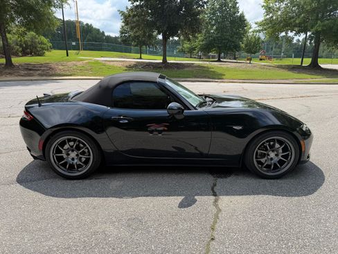 Used 2020 MAZDA MX-5 Miata Grand Touring RWD image 5