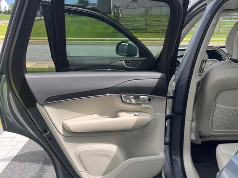 Used 2020 Volvo XC90 T5 Momentum AWD/4WD image 11