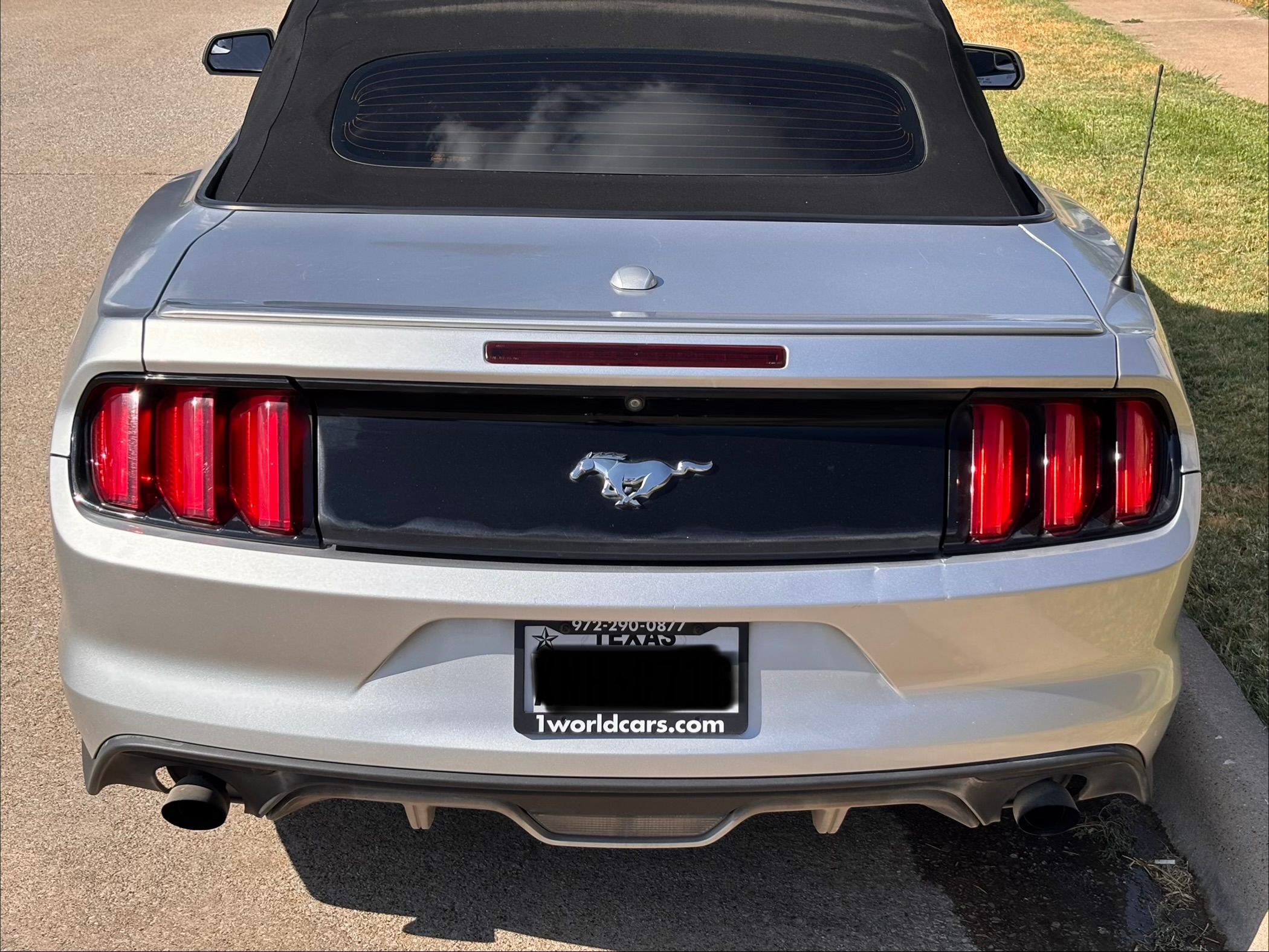 Used 2016 Ford Mustang Premium RWD image 9