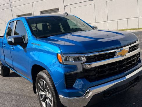 Used 2023 Chevrolet Silverado 1500 LT w/ Safety Package image 10