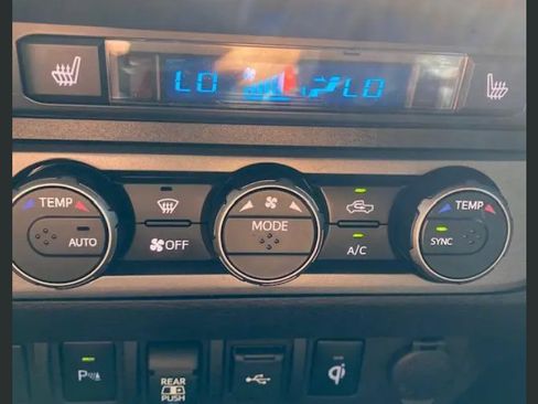 Used 2021 Toyota Tacoma TRD Off-Road w/ TRD Premium Off Road Package image 18