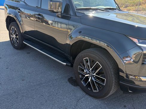 Used 2025 Lexus GX 550 w/ Accessory Package (Z1) image 12