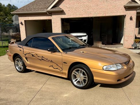 Used 1997 Ford Mustang GT RWD image 9