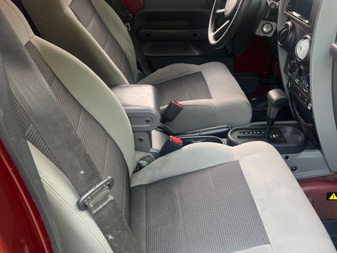 Used 2010 Jeep Wrangler Unlimited Sport image 6