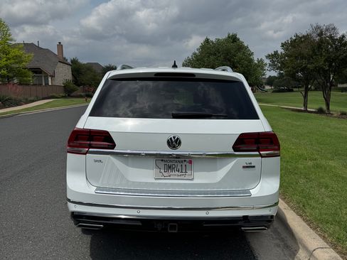 Used 2018 Volkswagen Atlas SEL w/ R-Line Package image 11