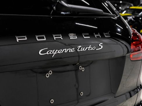 Used 2016 Porsche Cayenne Turbo S image 9