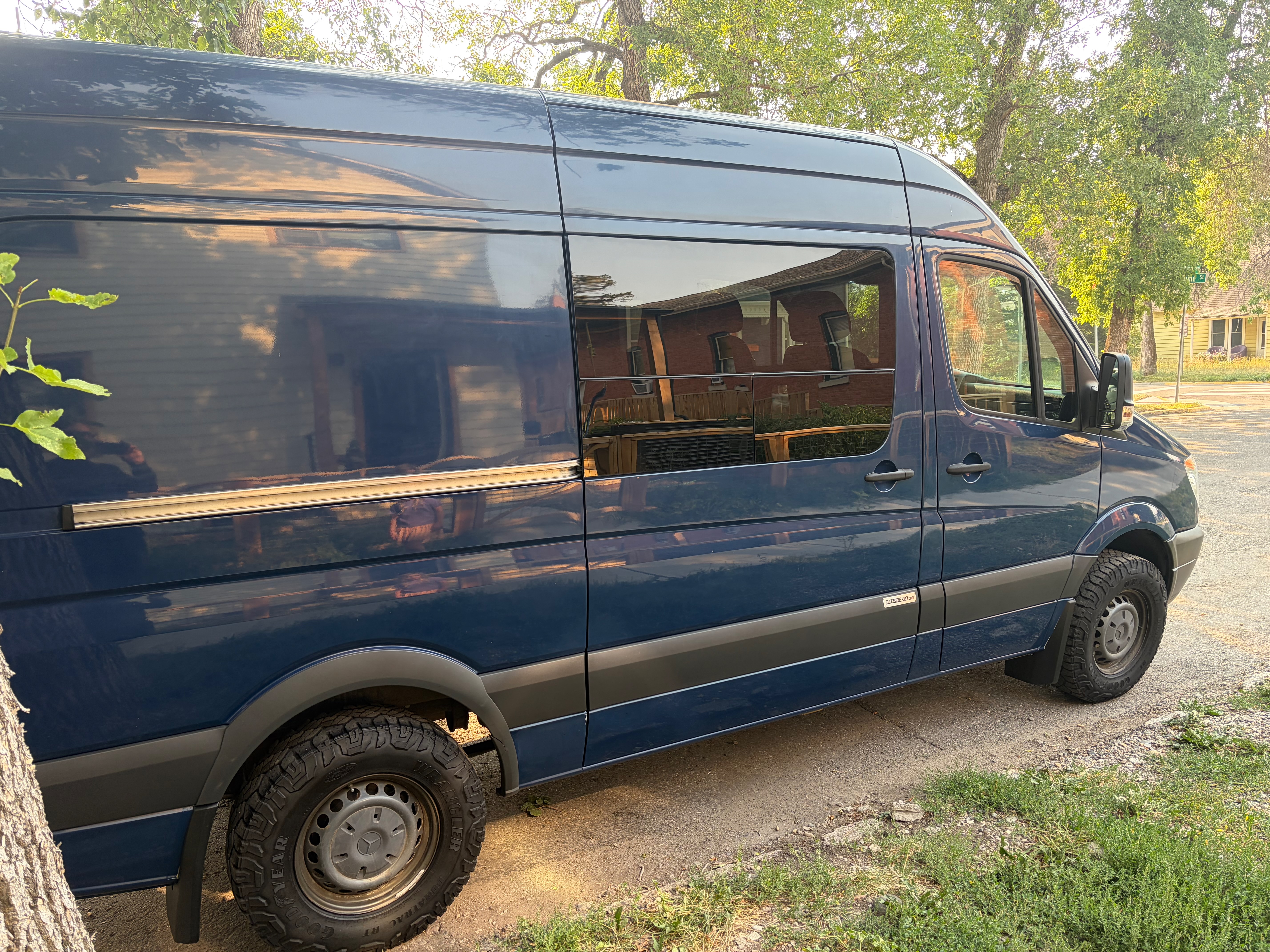 Used 2011 Mercedes-Benz Sprinter 2500 image 2