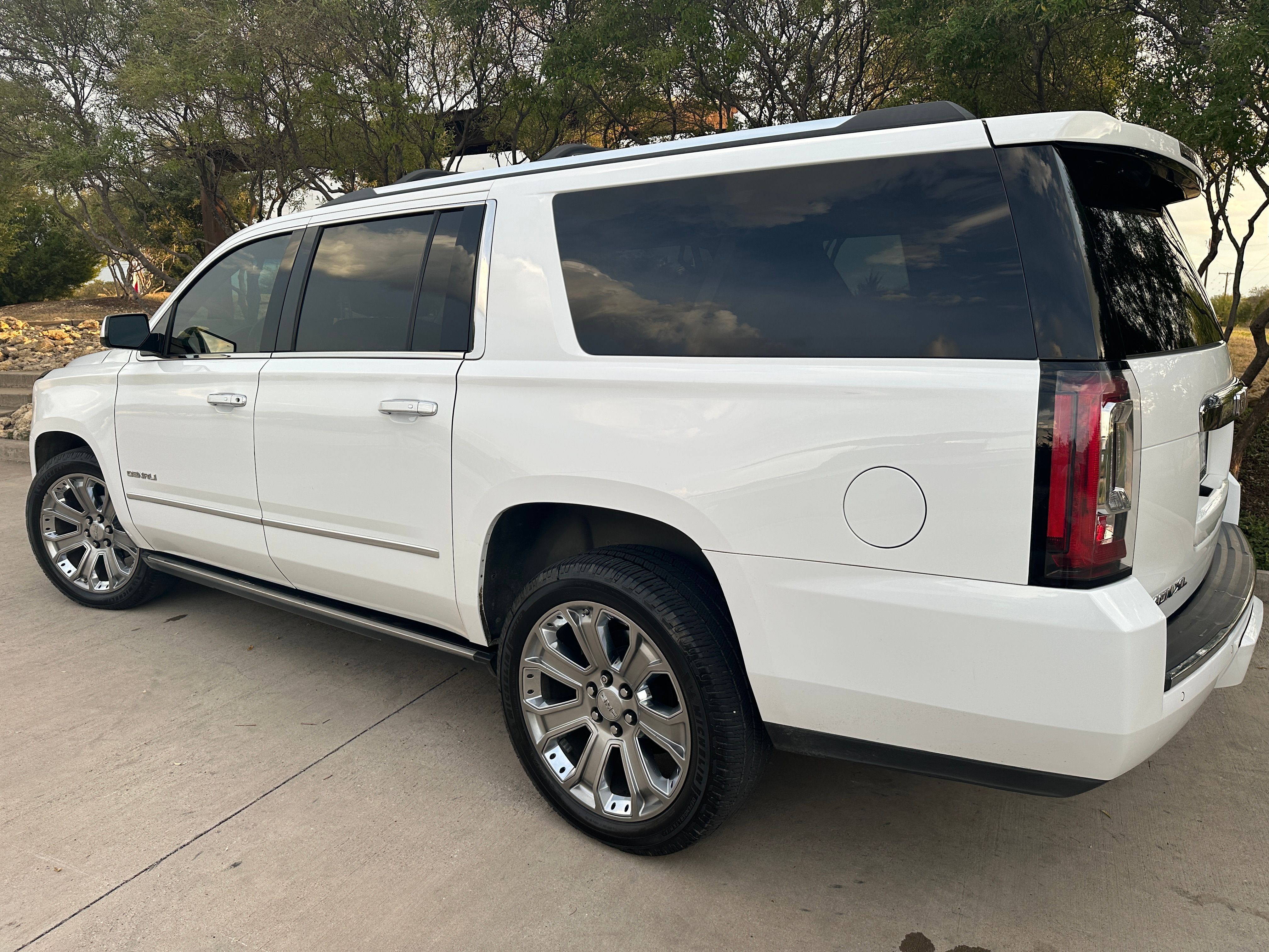 Used 2017 GMC Yukon XL Denali w/ Open Road Package AWD/4WD image 5