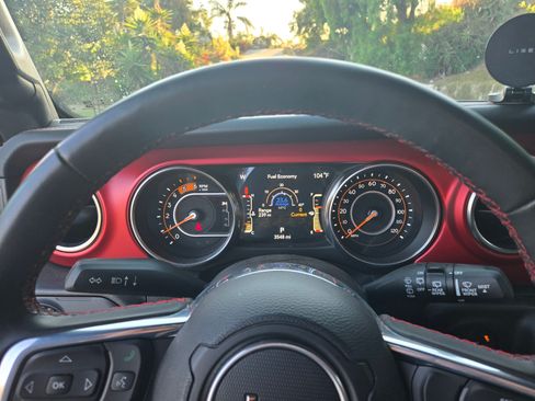 Used 2023 Jeep Wrangler Unlimited Rubicon image 10