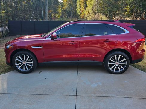 Used 2019 Jaguar F-PACE Prestige image 11