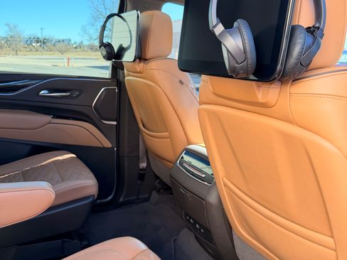 Used 2023 Cadillac Escalade Sport w/ Touring Package image 8