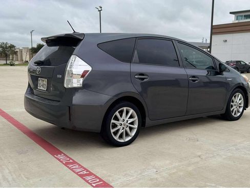 Used 2012 Toyota Prius V Five image 9