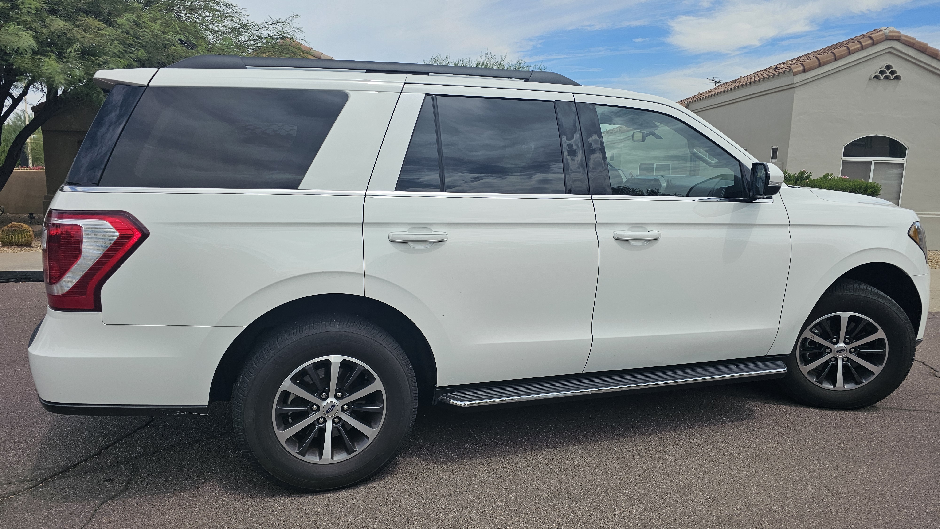 Used 2021 Ford Expedition XLT RWD image 2