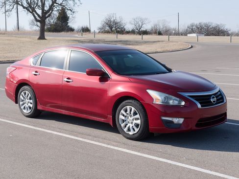 Used 2013 Nissan Altima 2.5 S image 2