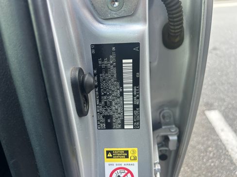 Used 2012 Toyota Highlander Limited w/ Tow Pkg FWD image 13