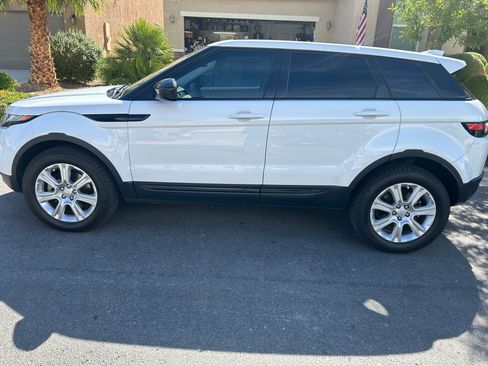 Used 2018 Land Rover Range Rover Evoque SE Premium image 6