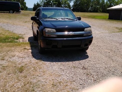 Used 2005 Chevrolet TrailBlazer LS image 2