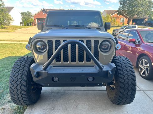Used 2020 Jeep Gladiator Sport w/ Quick Order Package 24S AWD/4WD image 8
