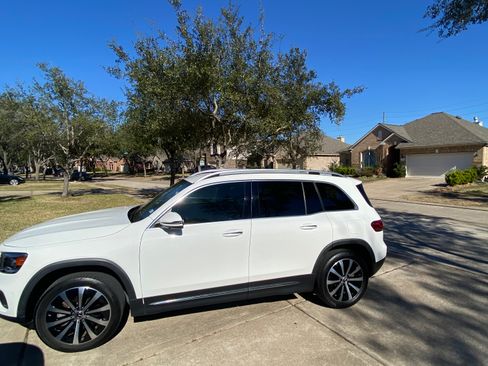 Used 2023 Mercedes-Benz GLB 250 250 Sport Utility 4D image 9