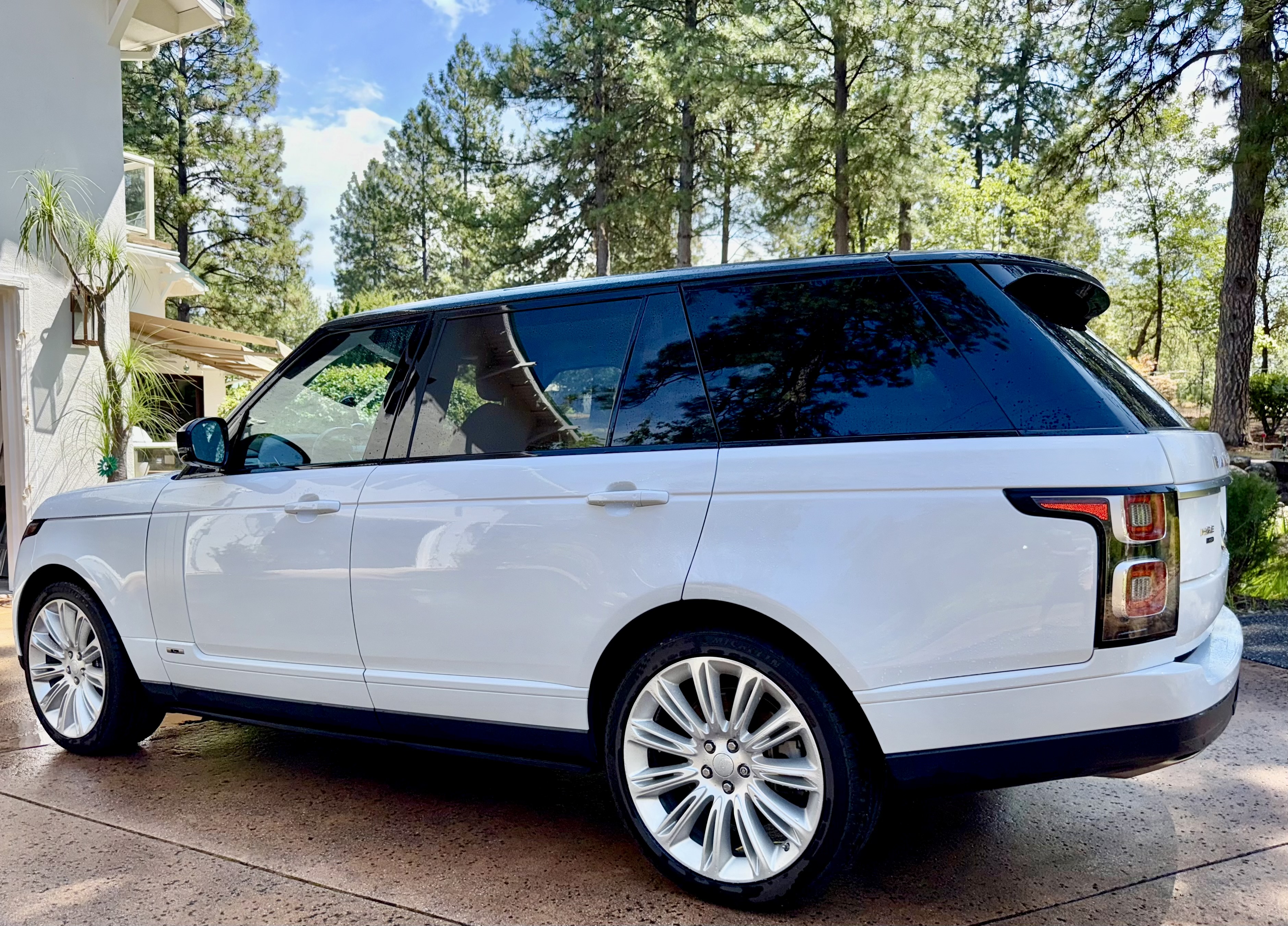 Used 2020 Land Rover Range Rover Long Wheelbase HSE AWD/4WD image 18