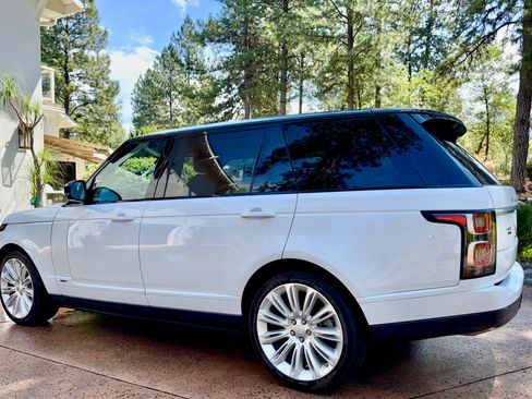 Used 2020 Land Rover Range Rover Long Wheelbase HSE image 18