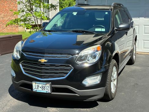 Used 2017 Chevrolet Equinox LT w/ Convenience Package FWD image 2